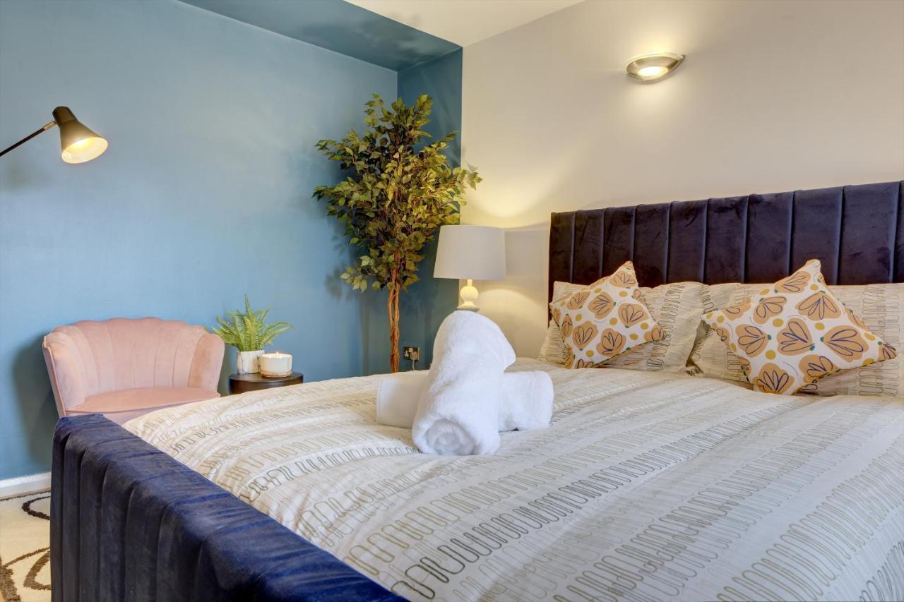 Apartment Centre Jewel: 2-bedroom With Secured Parking Birmingham