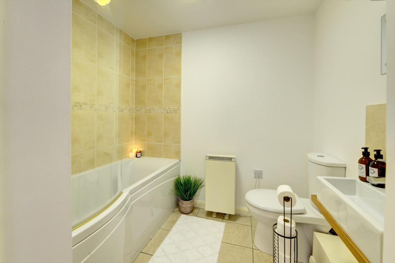 Apartment Centre Jewel: 2-bedroom With Secured Parking