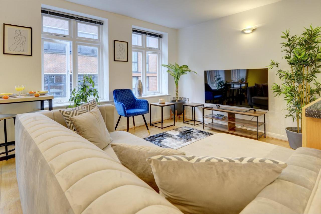 Centre Jewel: 2-bedroom With Secured Parking Apartment