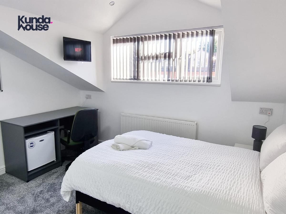 Elegant Ensuite Near City Centre - Kunda House