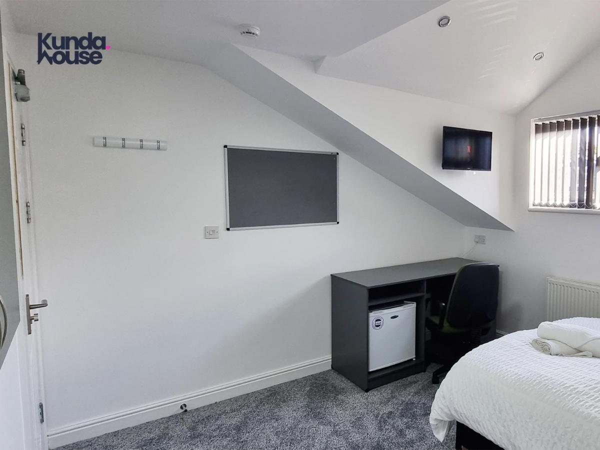Elegant Ensuite Near City Centre - Kunda House