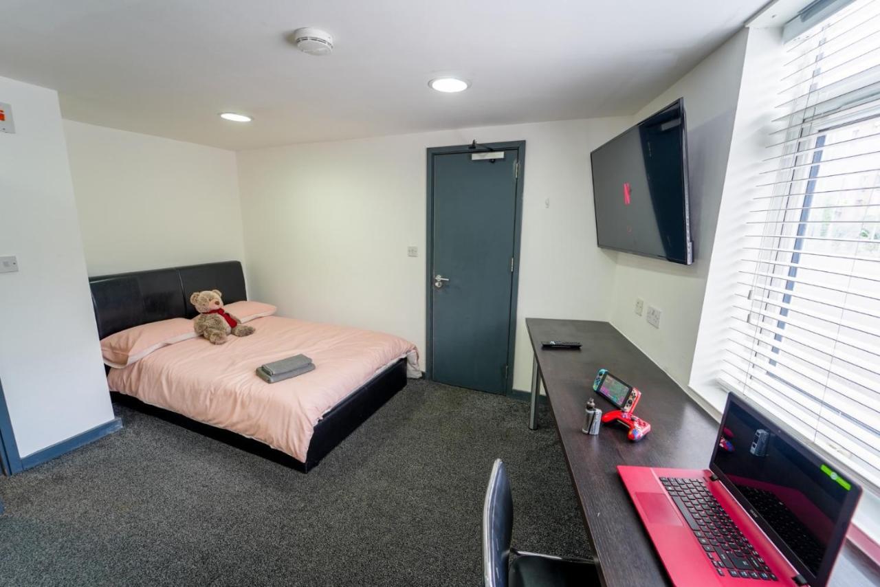 Spacious 1-bed In Apartment