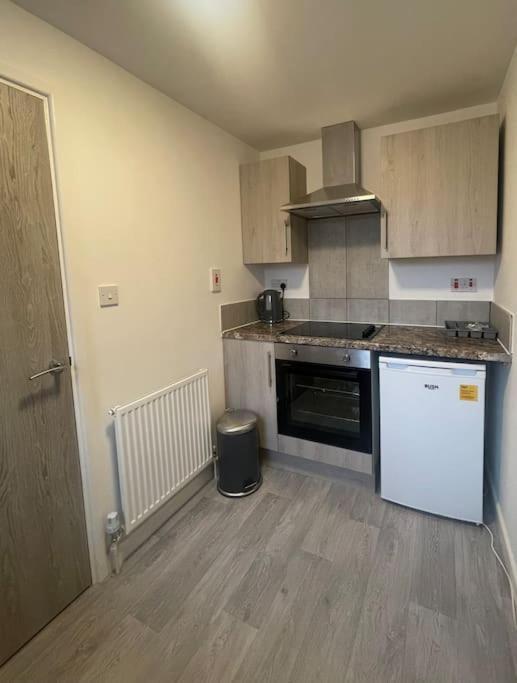 Apartment 5. Homely Cecil *