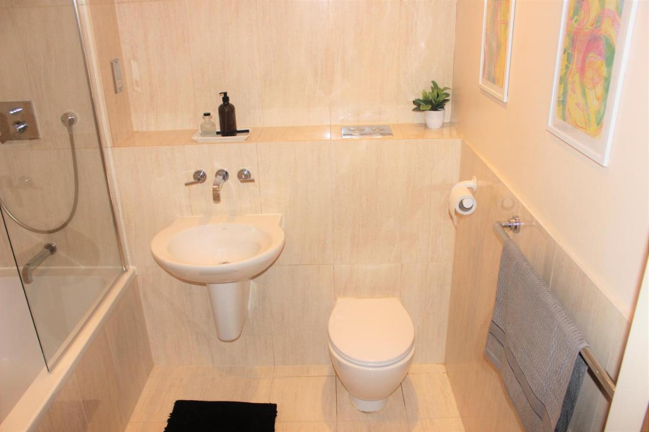 Apartment The Curve - A Bowl Away From The Cricket Stadium - Edgbaston Birmingham