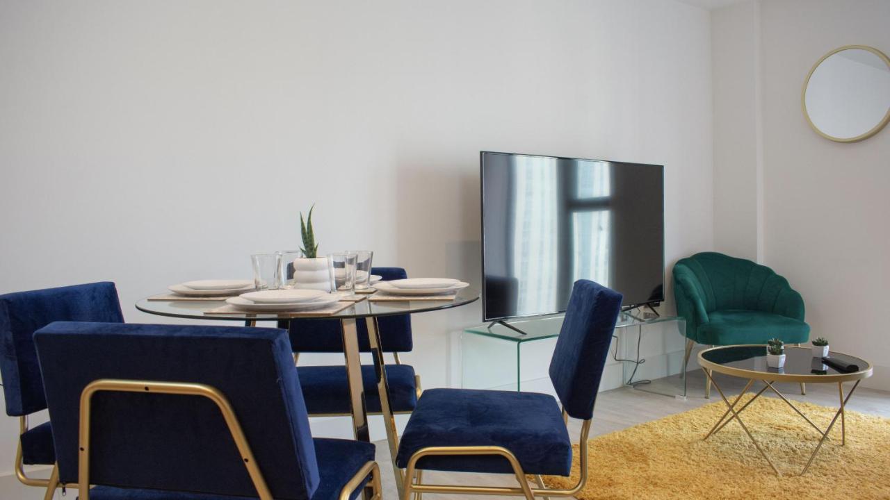 Premium Stunning Two Bedroom - Central - Mailbox - Bullring Apartment *