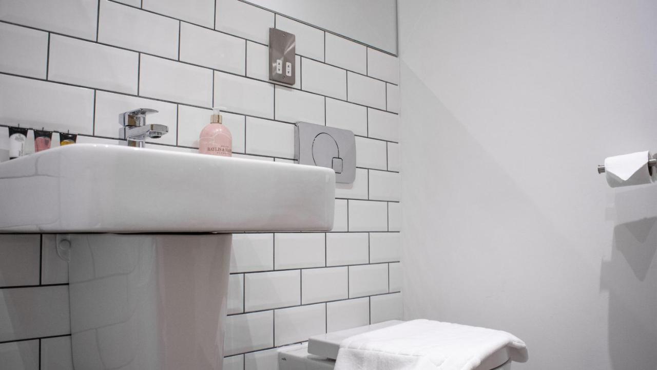 Premium Stunning Two Bedroom - Central - Mailbox - Bullring Apartment *