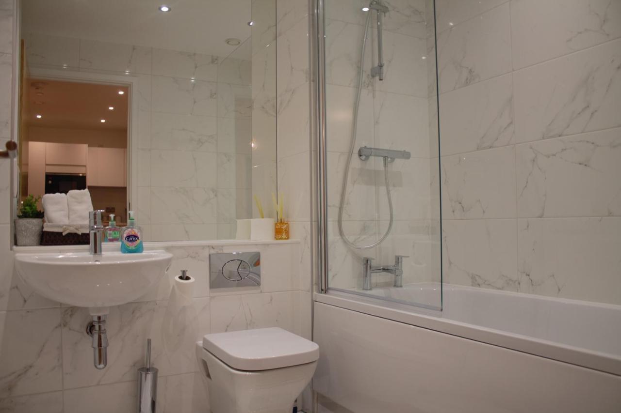 Apartment Whats She Want-- 2beds 2bath