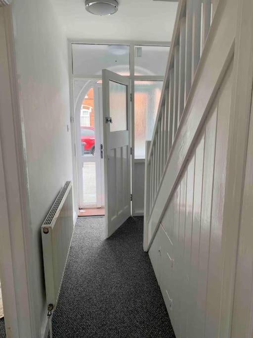 Lovely 3 Bedroom With Extensive Parking Apartment