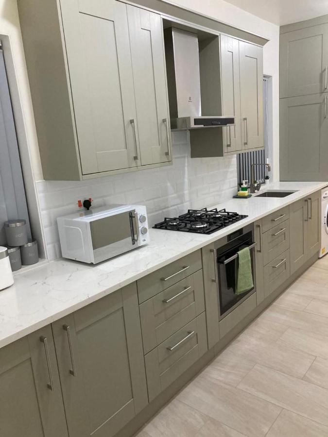 Homely 3-bed House In Bham 15 Min From City Centre Holiday home Birmingham