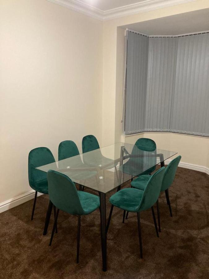 Homely 3-bed House In Bham 15 Min From City Centre Holiday home