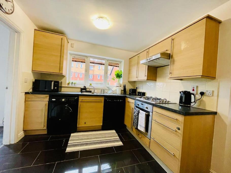 Holiday home Plantsbrook Place - Luxury 4 Bed House + Parking