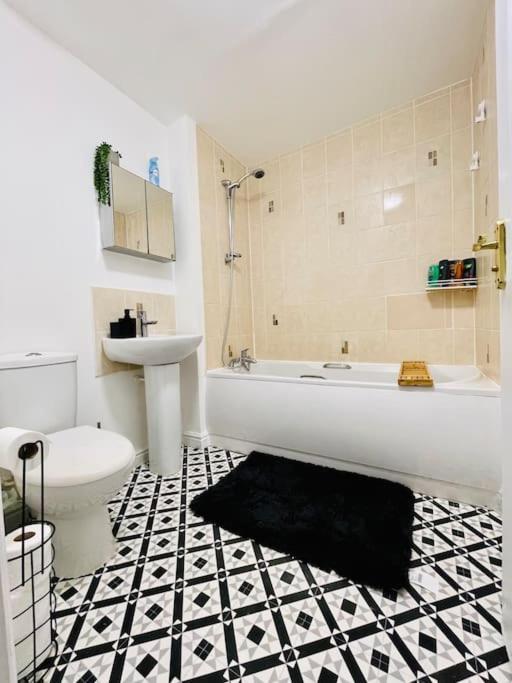Holiday home Plantsbrook Place - Luxury 4 Bed House + Parking *