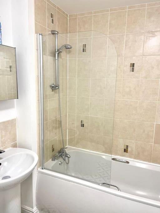 Holiday home Plantsbrook Place - Luxury 4 Bed House + Parking