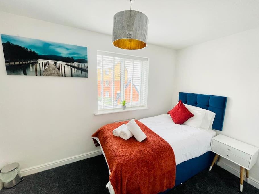 Plantsbrook Place - Luxury 4 Bed House + Parking Holiday home Birmingham