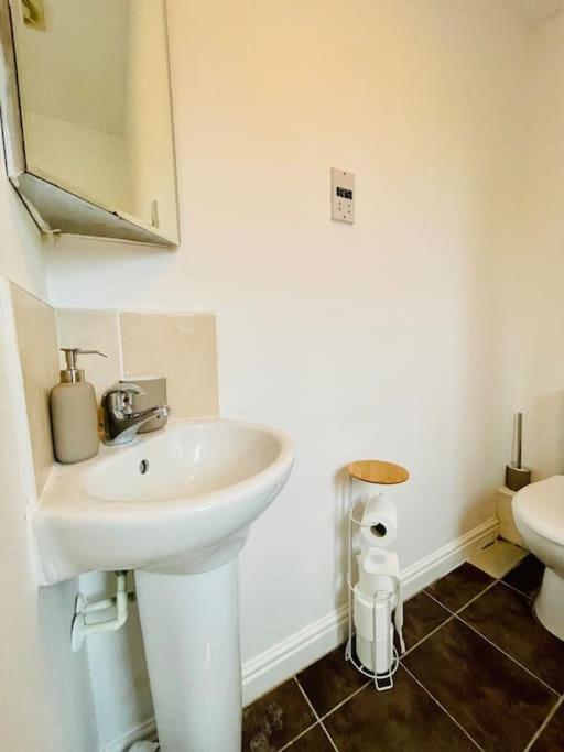 Plantsbrook Place - Luxury 4 Bed House + Parking Holiday home Birmingham