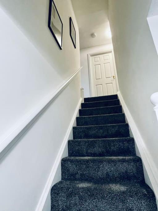 Holiday home Plantsbrook Place - Luxury 4 Bed House + Parking Birmingham
