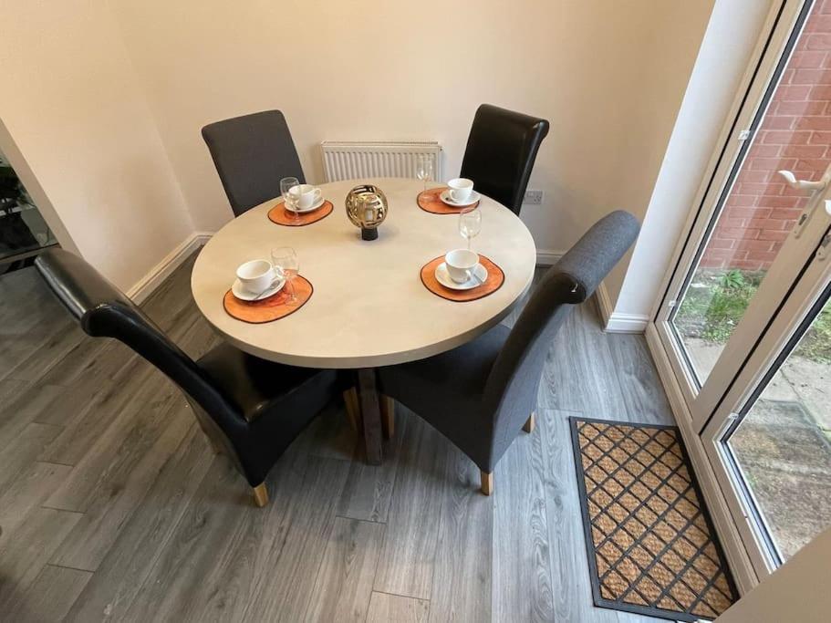 Holiday home Plantsbrook Place - Luxury 4 Bed House + Parking