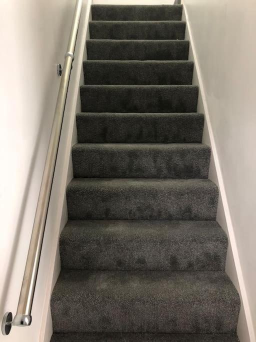 Holiday home Cosy 3 Bedroom Nec House, Free Wifi, Netflix, Driveway Parking, Sleeps 6, Ideal For Families, Contractors & Corporates, Renovated To High Standard! *