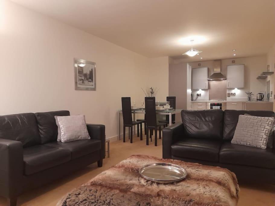 Centrally Situated 1 Bedroom Apartment! * Birmingham
