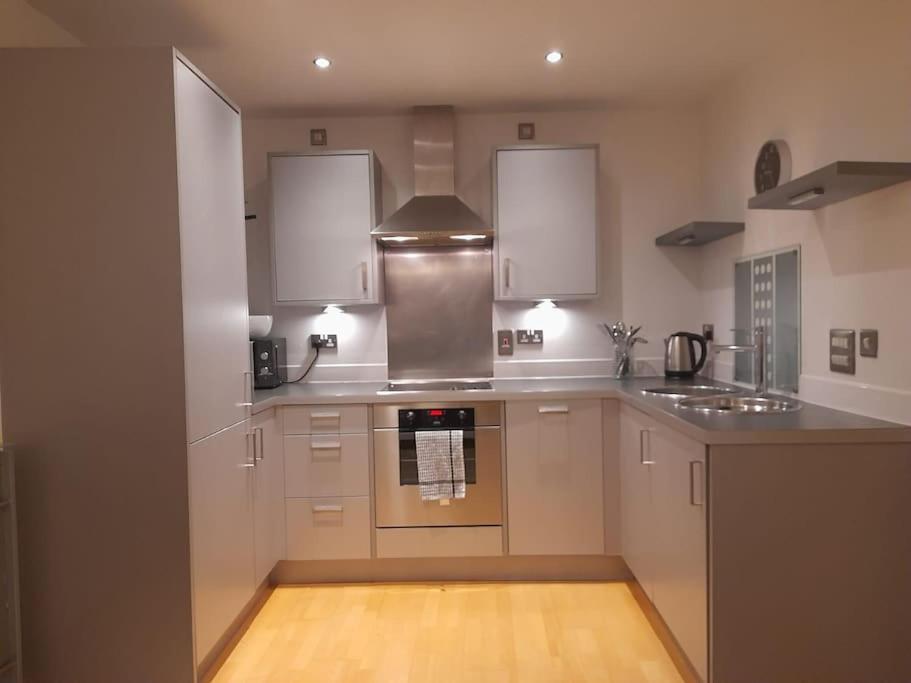 Centrally Situated 1 Bedroom Apartment! * Birmingham