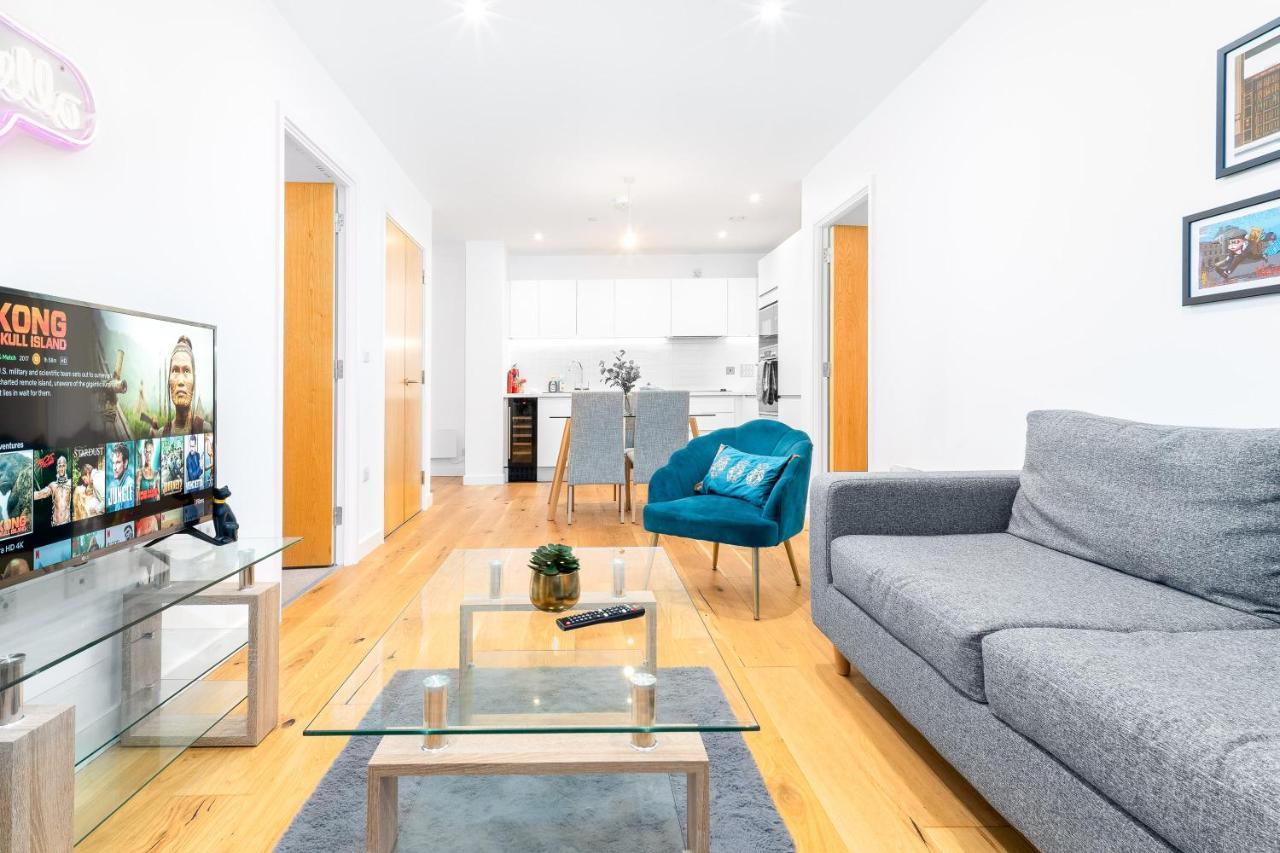 Aqua-themed 2 Bedroom Cosy - Centre