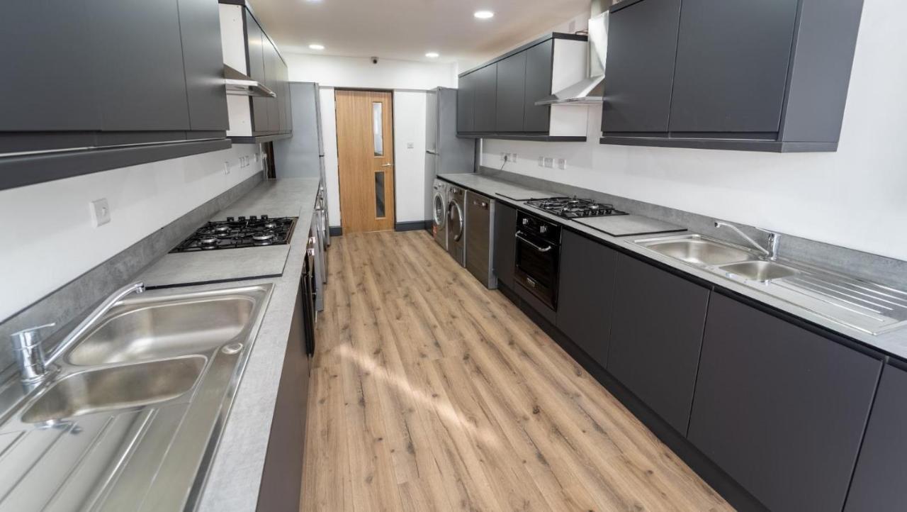 Lovely Homely Available Birmingham