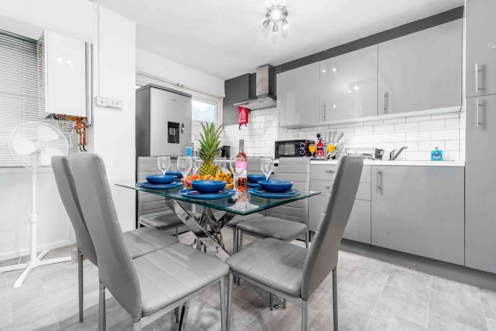 Apartment ✪central✪6bed✪ Parking✪pool Table✪private Patio ✪ *