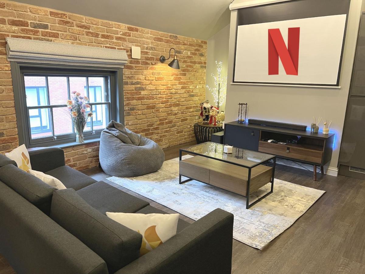 Apartment Silver Forge Penthouse - 4k Projector - Snug - Luxury