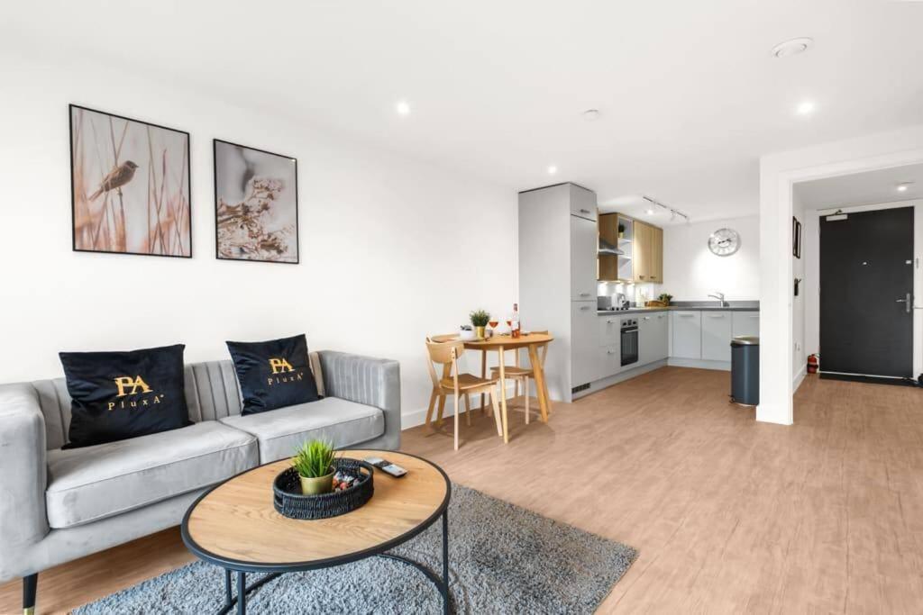 Pluxa Onyx Luxury 1 Bedroom *