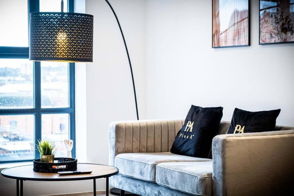 Pluxa Onyx Luxury 1 Bedroom Apartment Birmingham