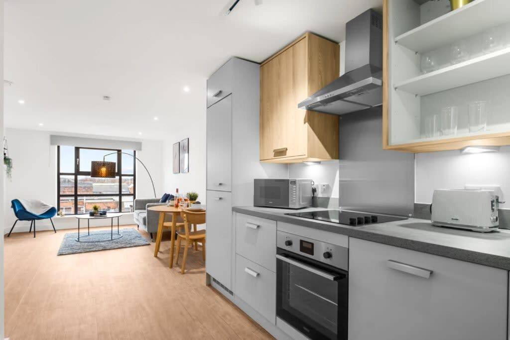 Pluxa Onyx Luxury 1 Bedroom Apartment *