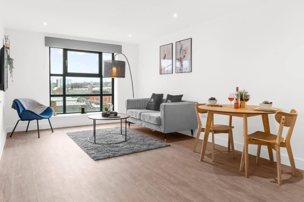 Pluxa Onyx Luxury 1 Bedroom *