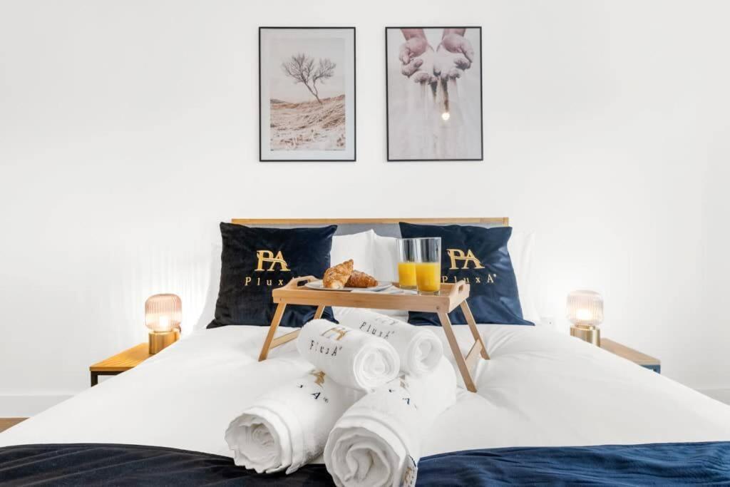 Pluxa Onyx Luxury 1 Bedroom