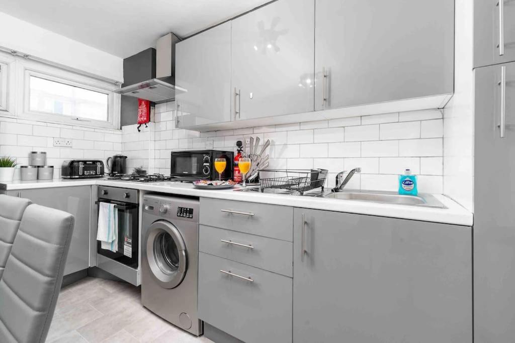 ✪central✪6bed✪ Parking✪pool Table✪private Patio ✪ Apartment *