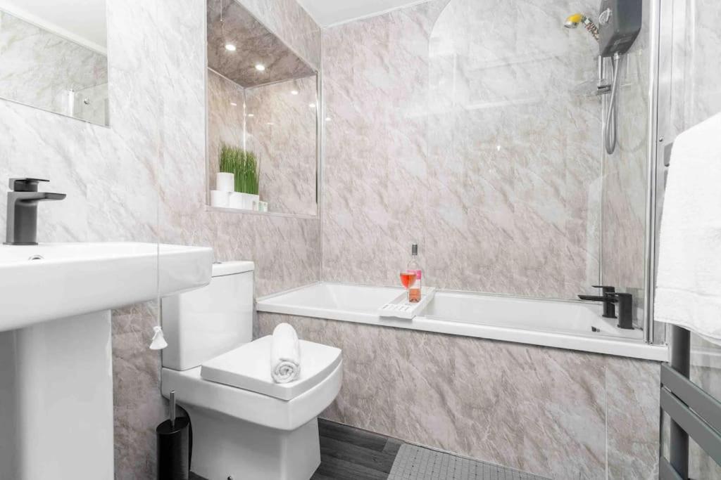 ✪central✪6bed✪ Parking✪pool Table✪private Patio ✪ Apartment
