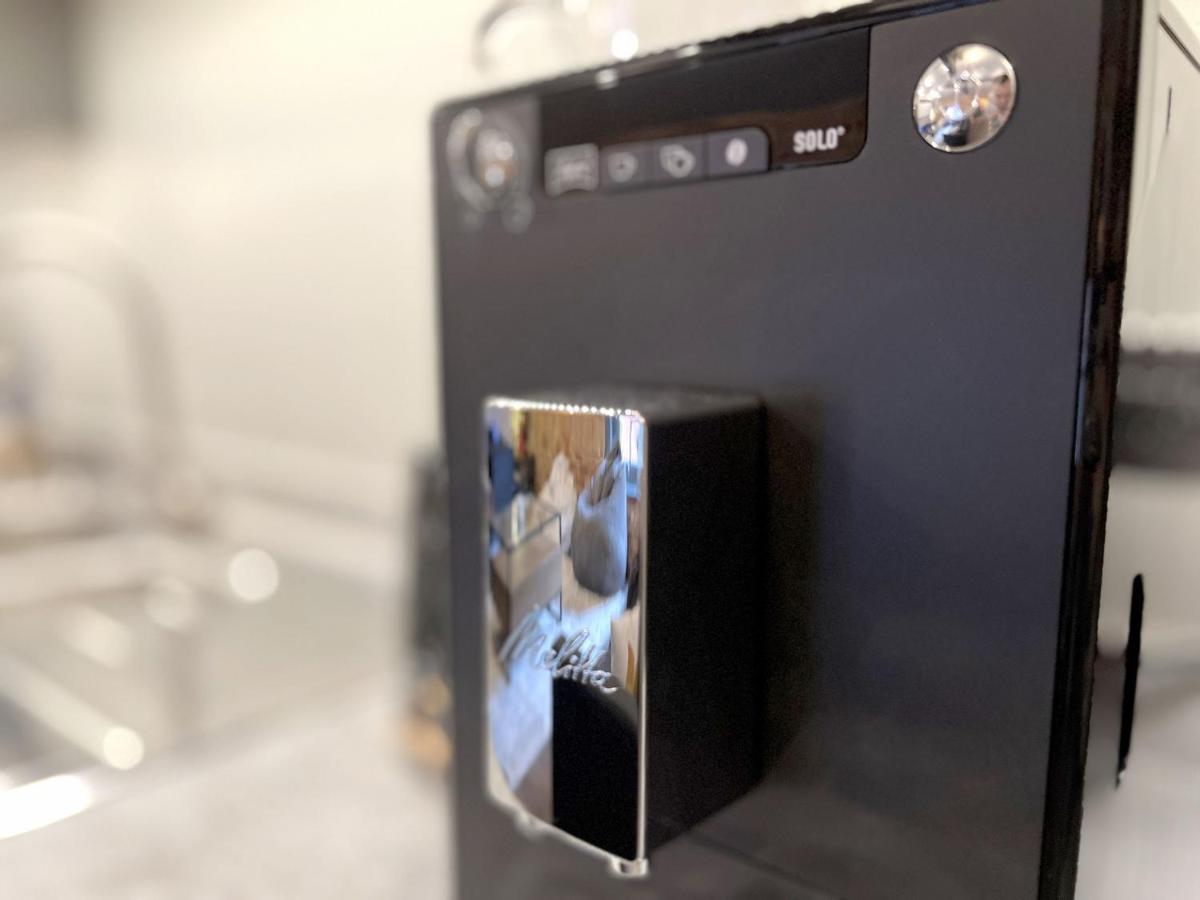 Silver Forge Penthouse - 4k Projector - Snug - Luxury Apartment *