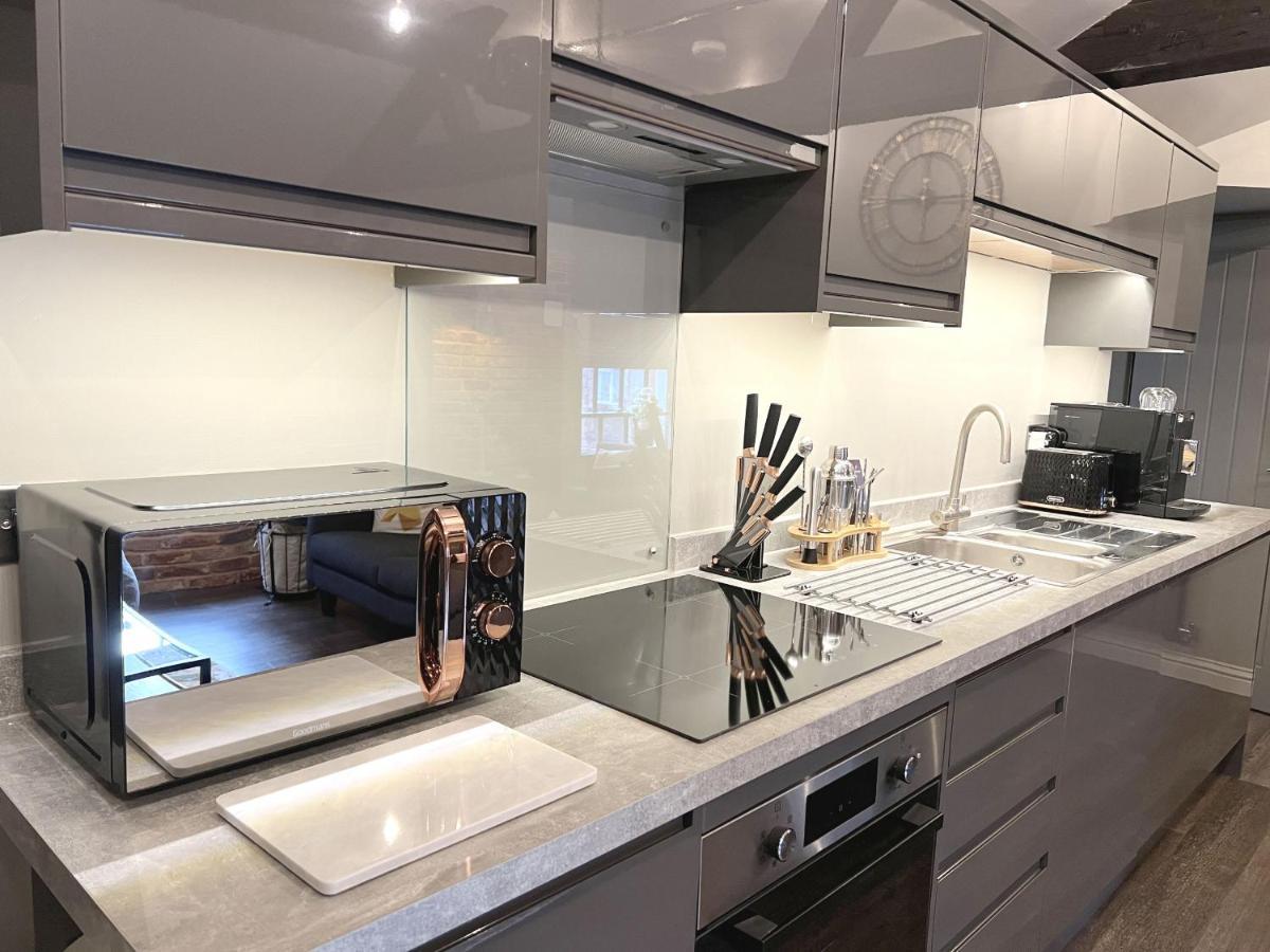 Silver Forge Penthouse - 4k Projector - Snug - Luxury Apartment