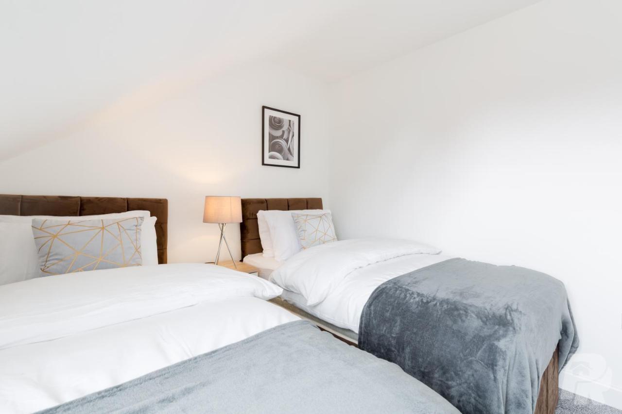 Estate - Contractor & Group - Secure Parking Holiday home Birmingham