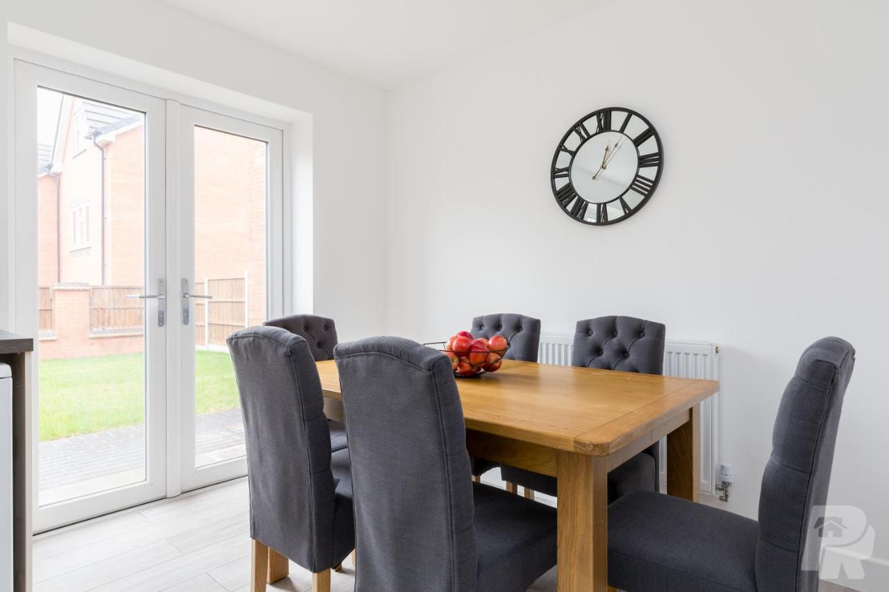 Holiday home Estate - Contractor & Group - Secure Parking Birmingham