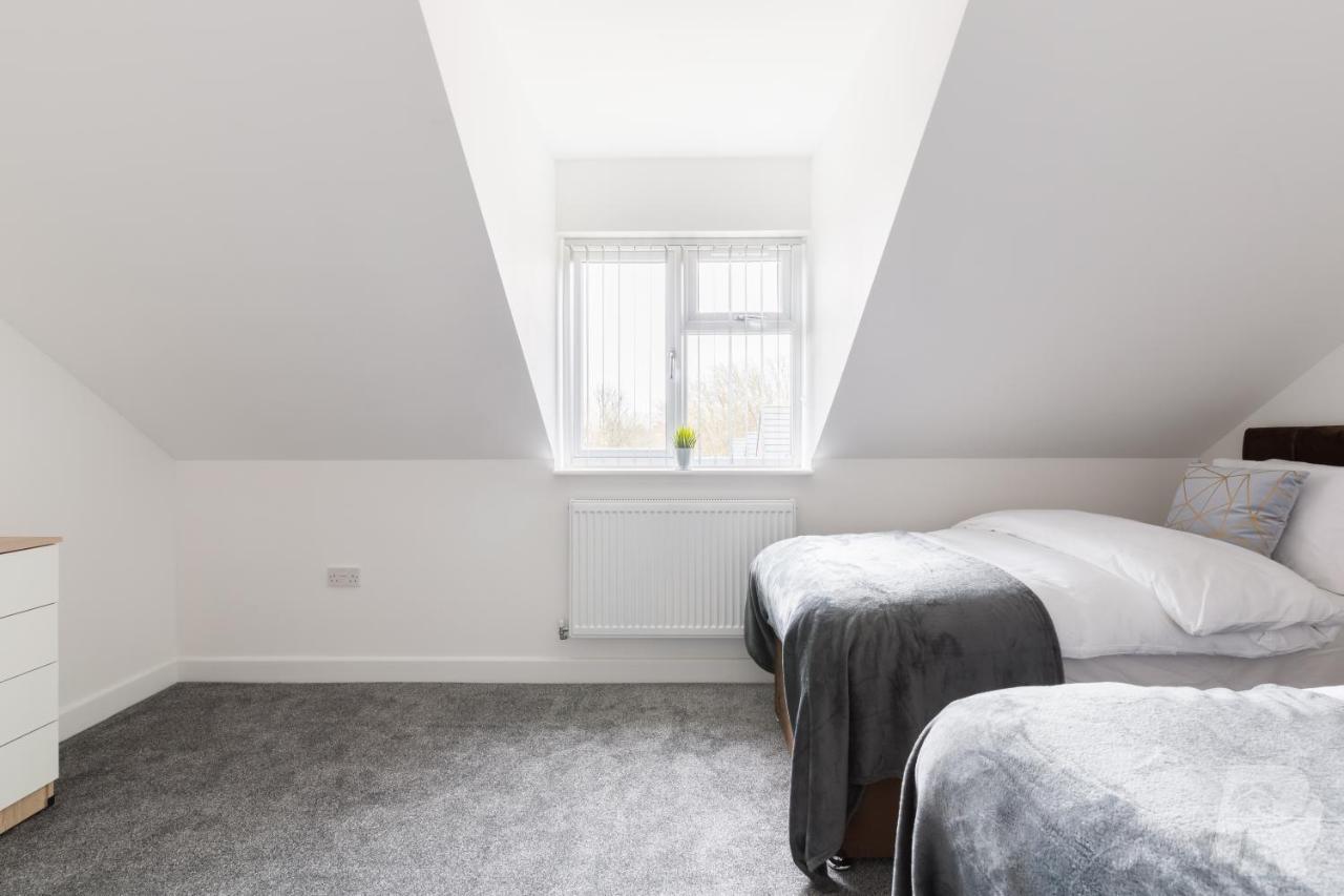 Estate - Contractor & Group - Secure Parking Holiday home Birmingham