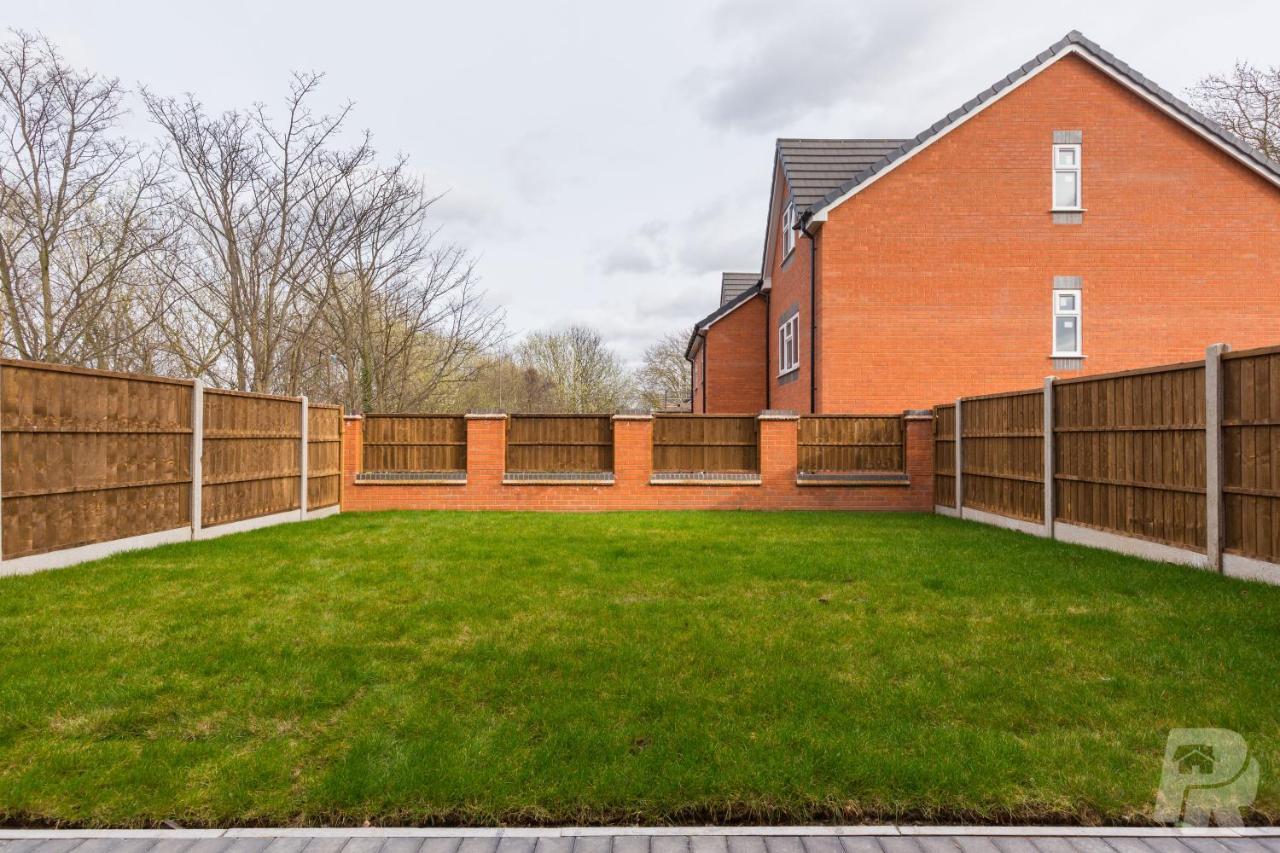 Holiday home Estate - Contractor & Group - Secure Parking Birmingham