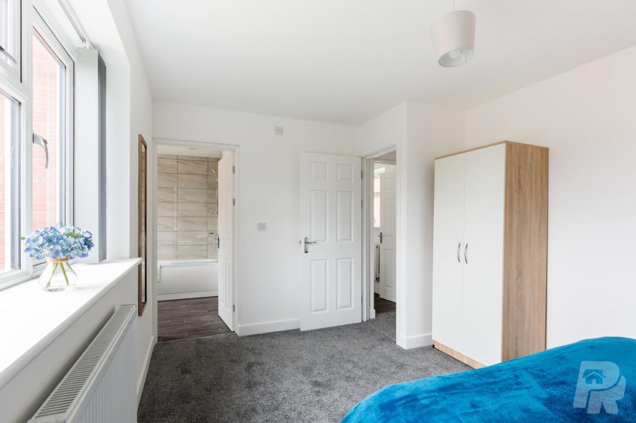 Estate - Contractor & Group - Secure Parking Holiday home