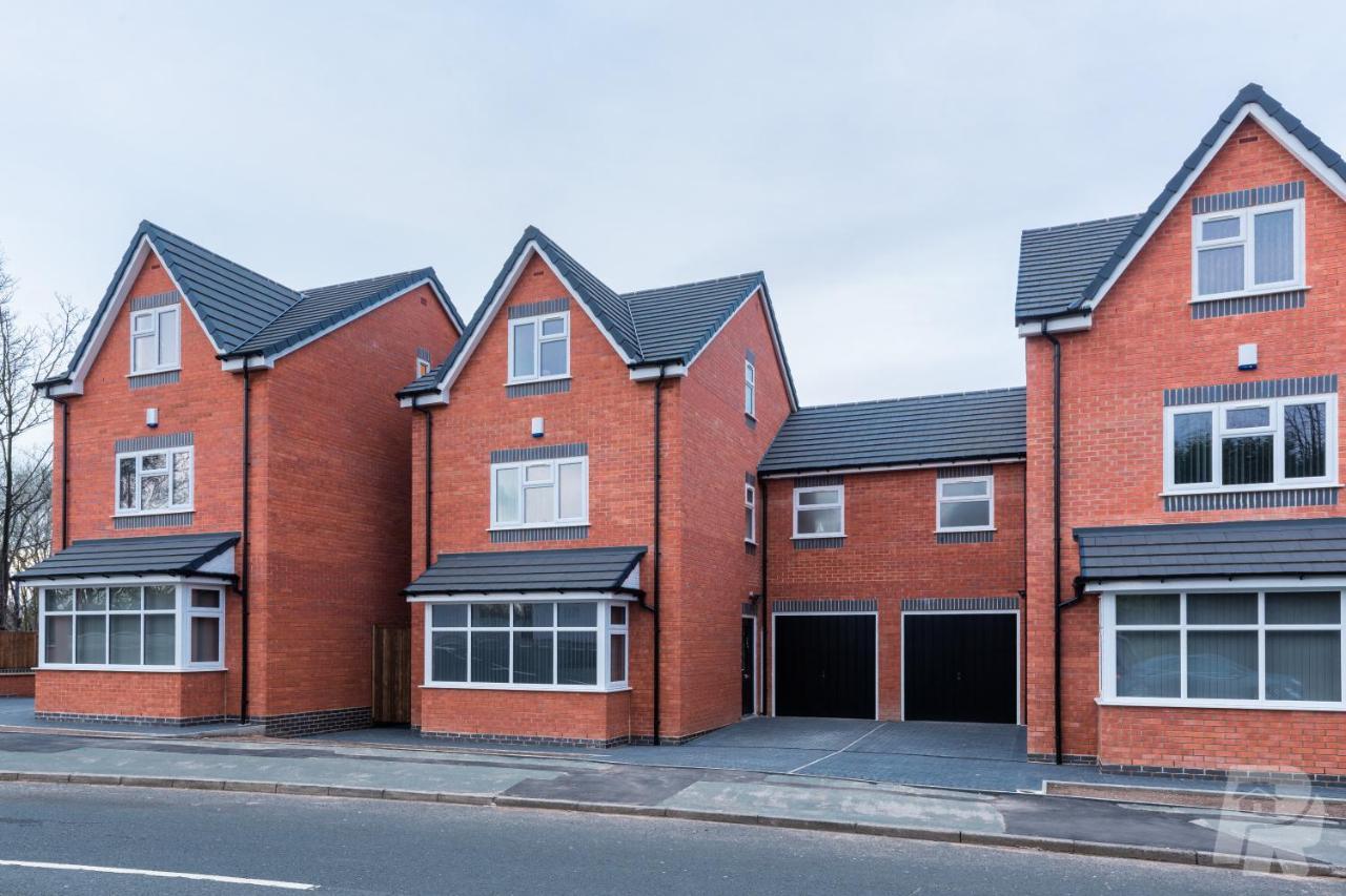 Estate - Contractor & Group - Secure Parking Holiday home Birmingham