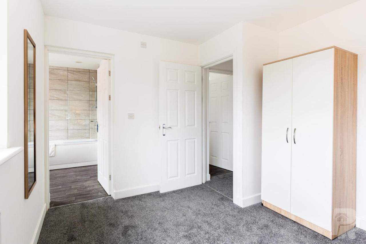 Estate - Contractor & Group - Secure Parking * Birmingham