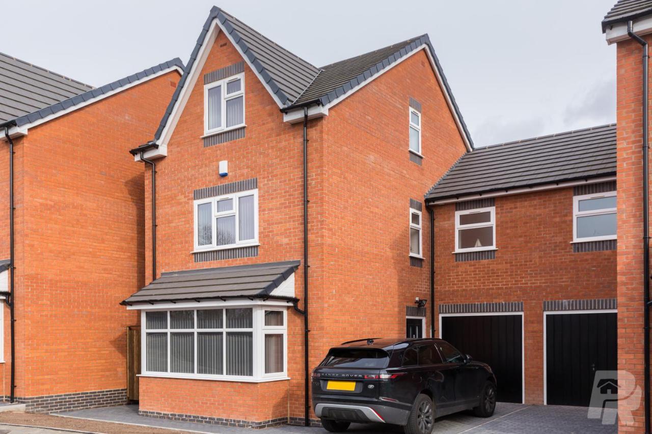 Holiday home Estate - Contractor & Group - Secure Parking Birmingham