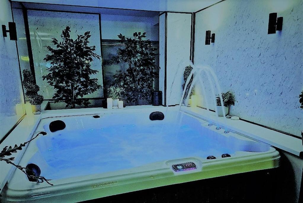Apartment Luxury 9ine Super Beautiful Jacuzzi With Balcony