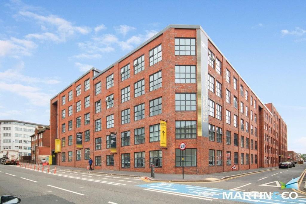 Modern-new Build In Apartment Birmingham