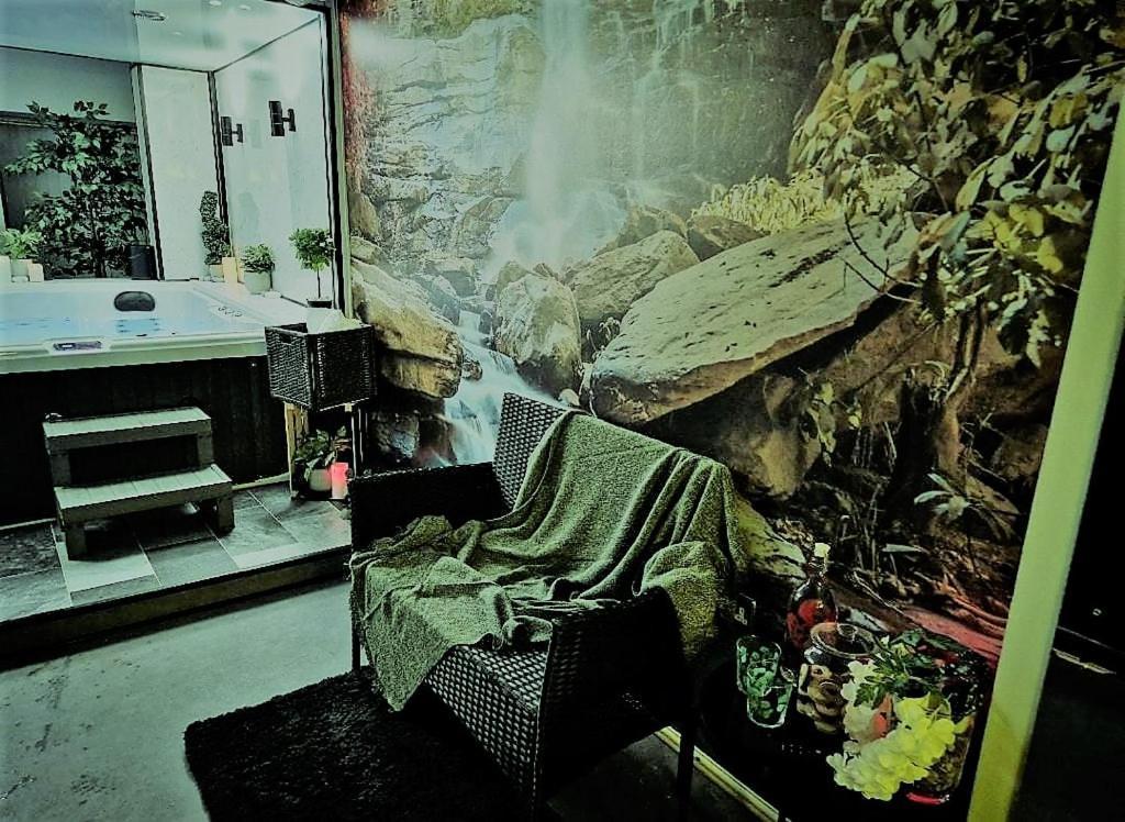 Luxury 9ine Super Beautiful Jacuzzi With Balcony Apartment