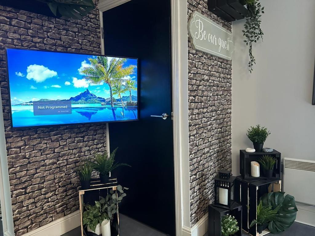 Luxury 9ine Super Beautiful Jacuzzi With Balcony Apartment *