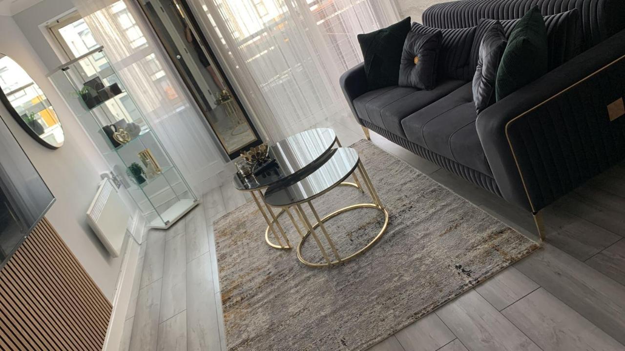 Luxury 9ine Super Beautiful Jacuzzi With Balcony Apartment